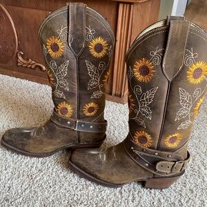 Skull McKenna Women’s Boots Size 6 - 6 1/2 (see description)